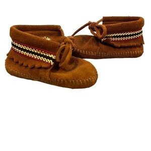 Minnetonka Kids Moccasins in Brown with Multicolor Trim